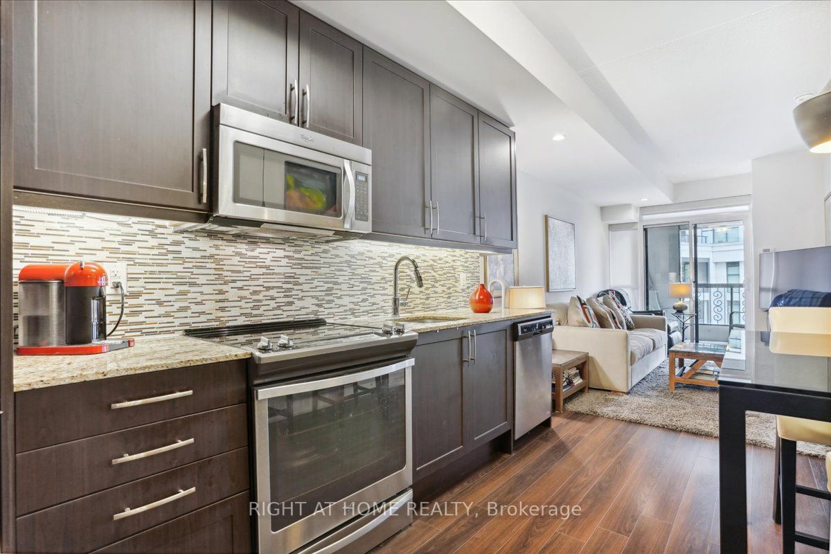 1 Old Mill Dr, #204