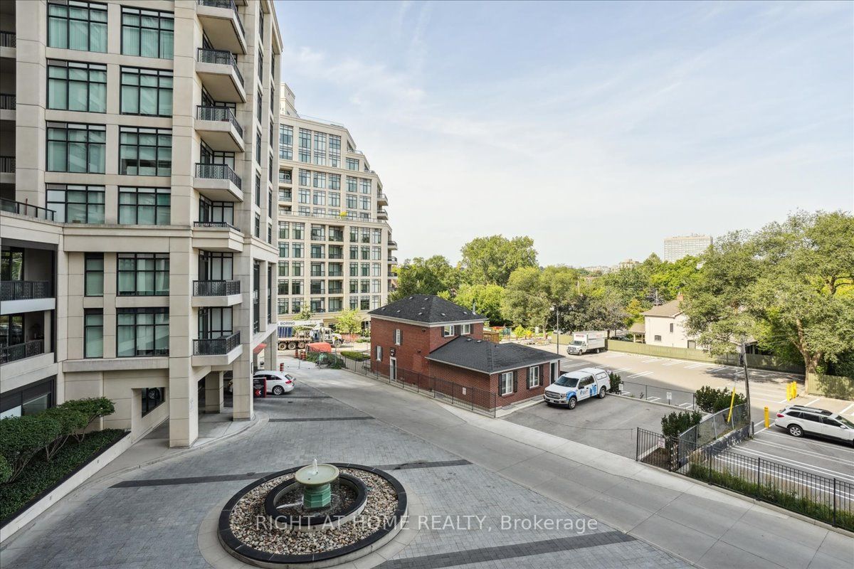 1 Old Mill Dr, #204