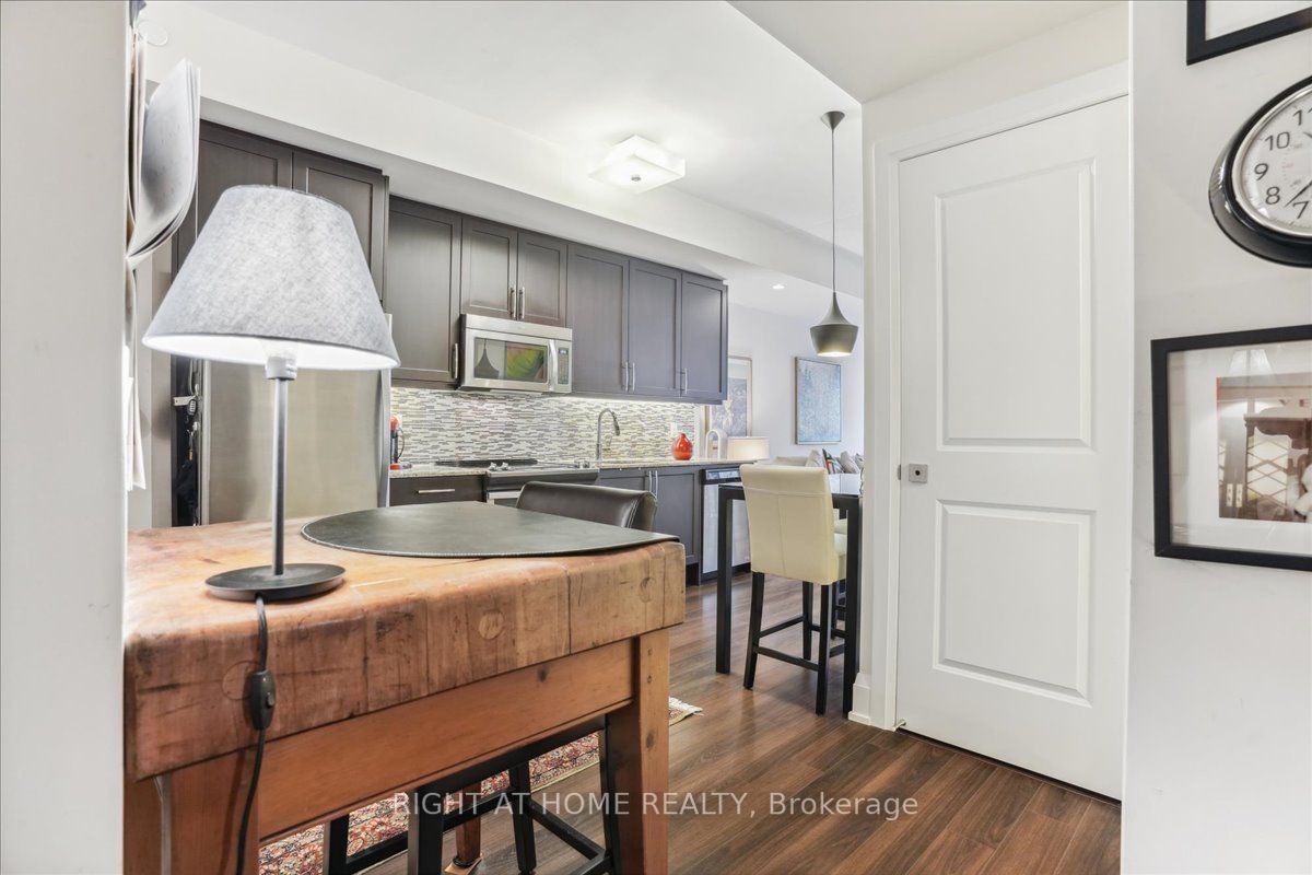 1 Old Mill Dr, #204