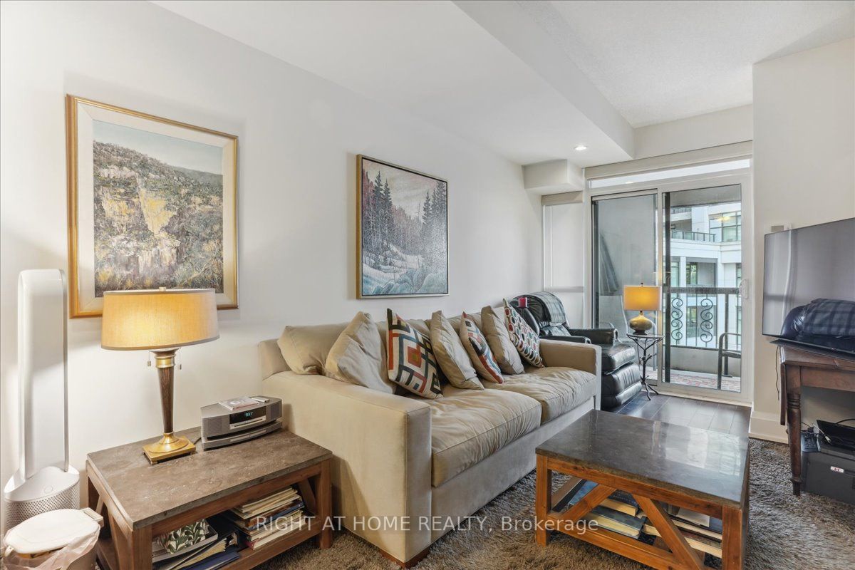 1 Old Mill Dr, #204