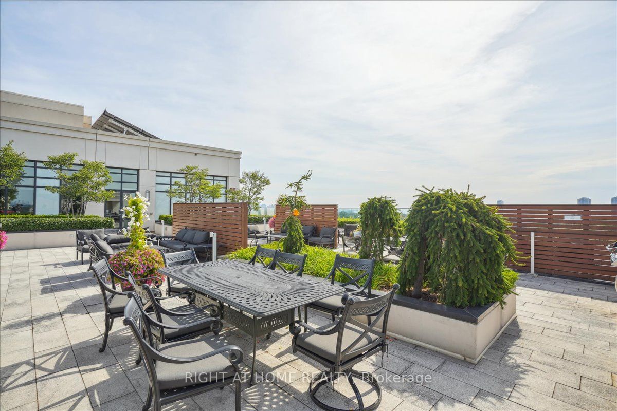 1 Old Mill Dr, #204