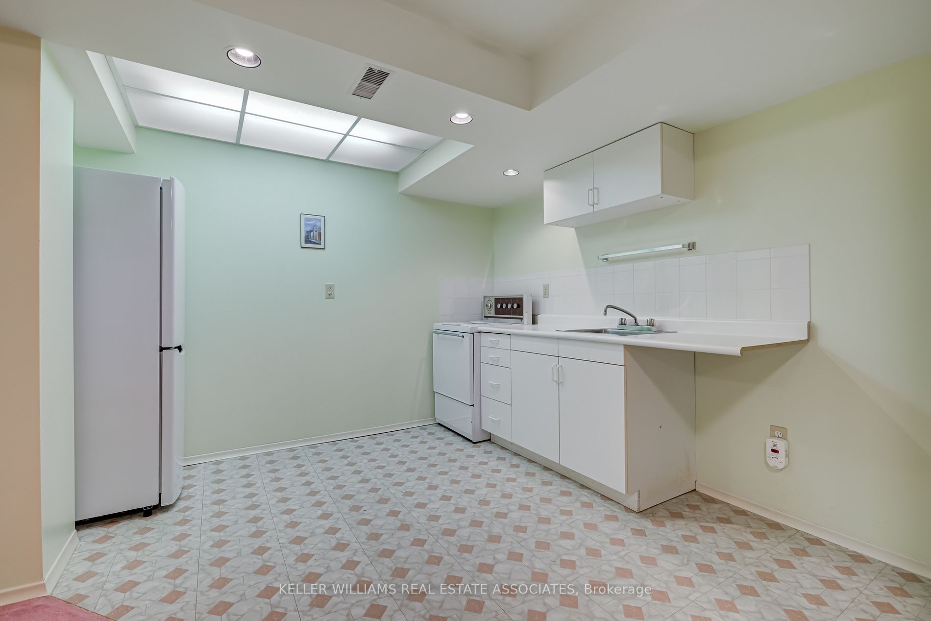 5585 Leisure Crt