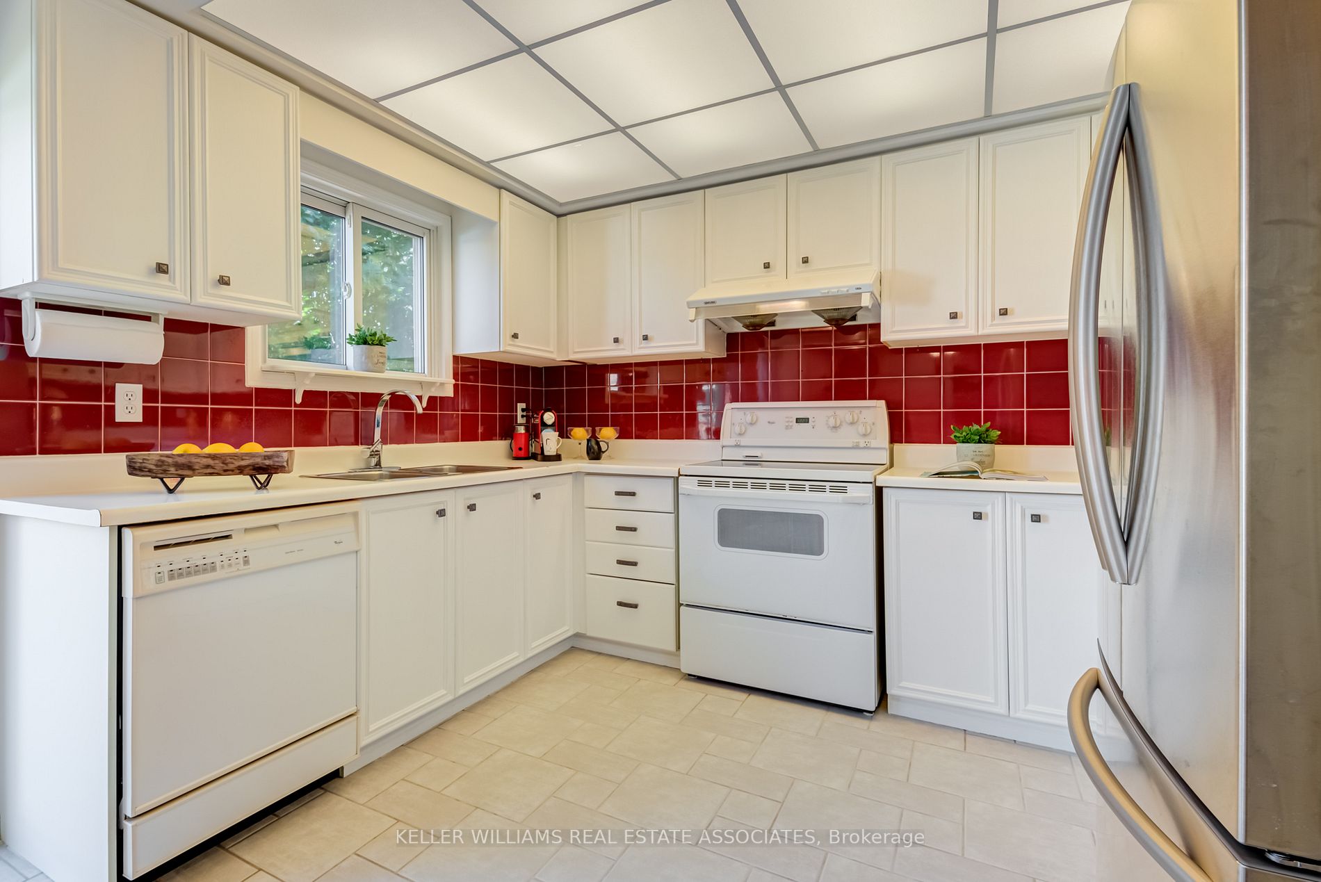 5585 Leisure Crt