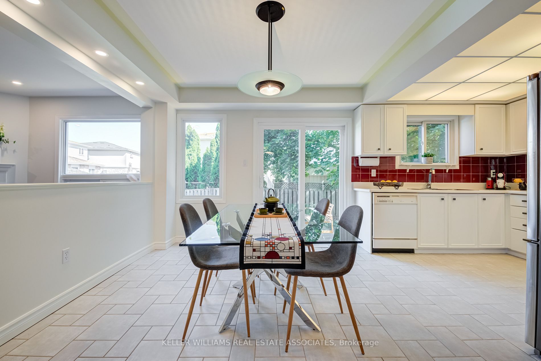 5585 Leisure Crt