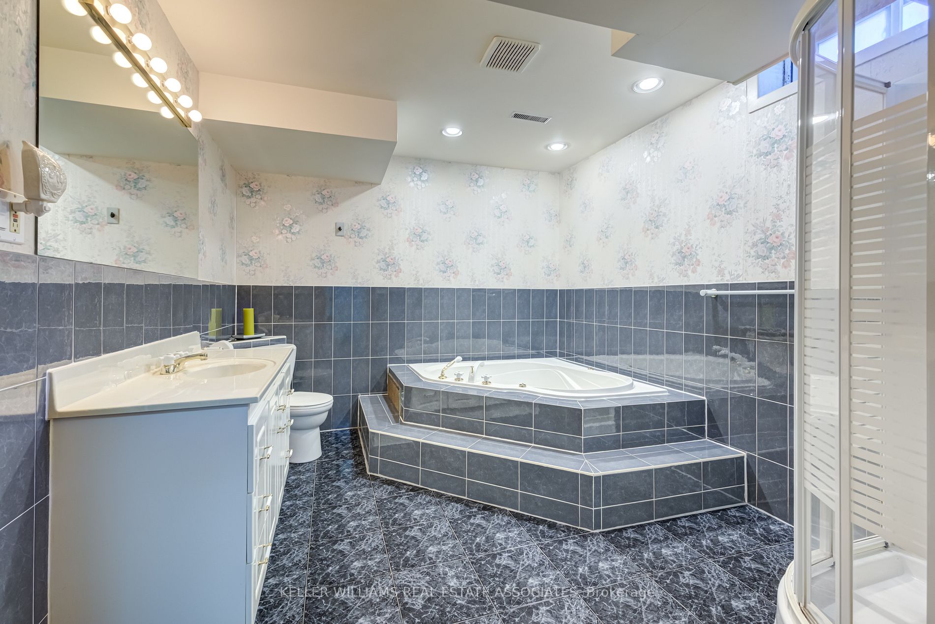 5585 Leisure Crt
