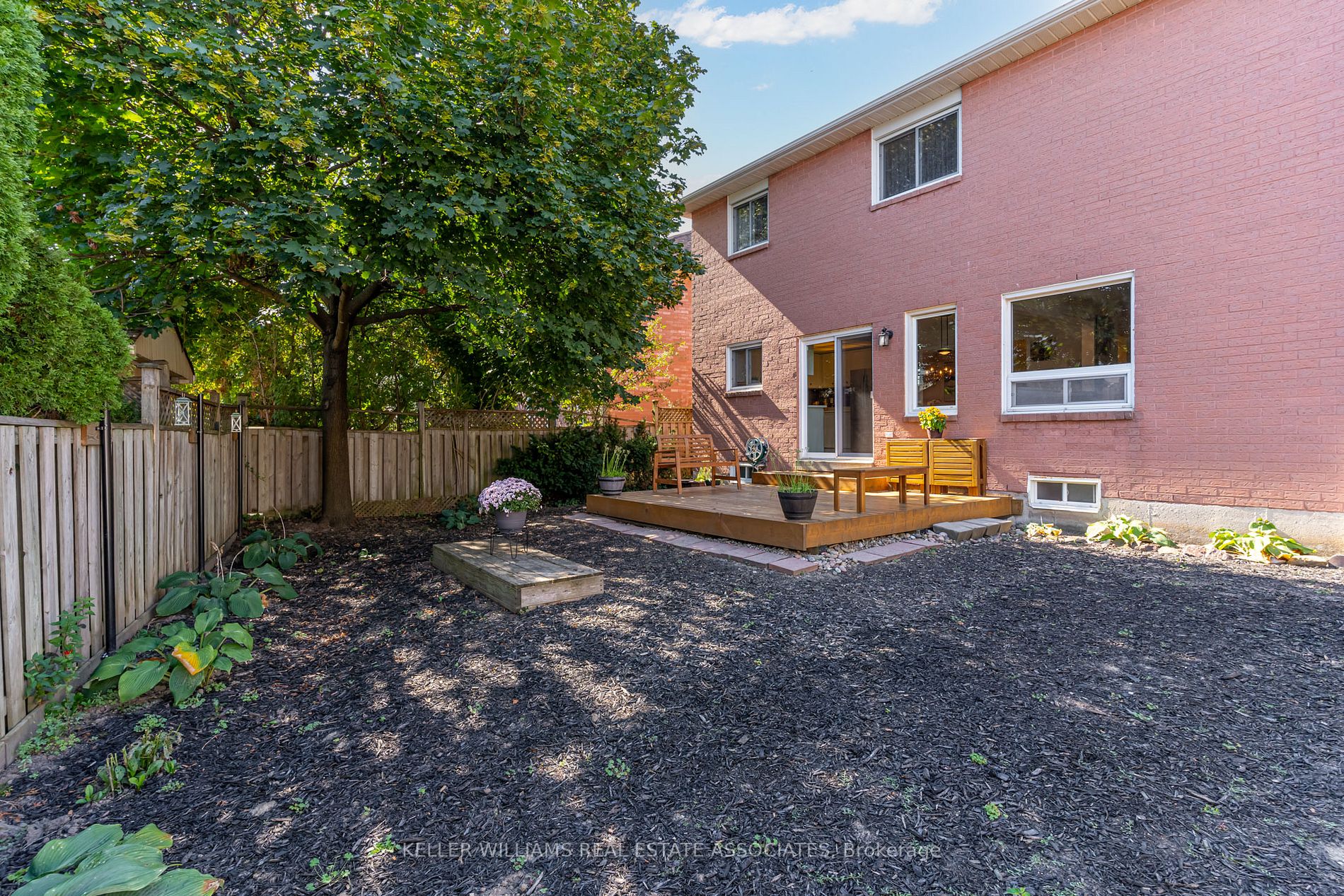 5585 Leisure Crt