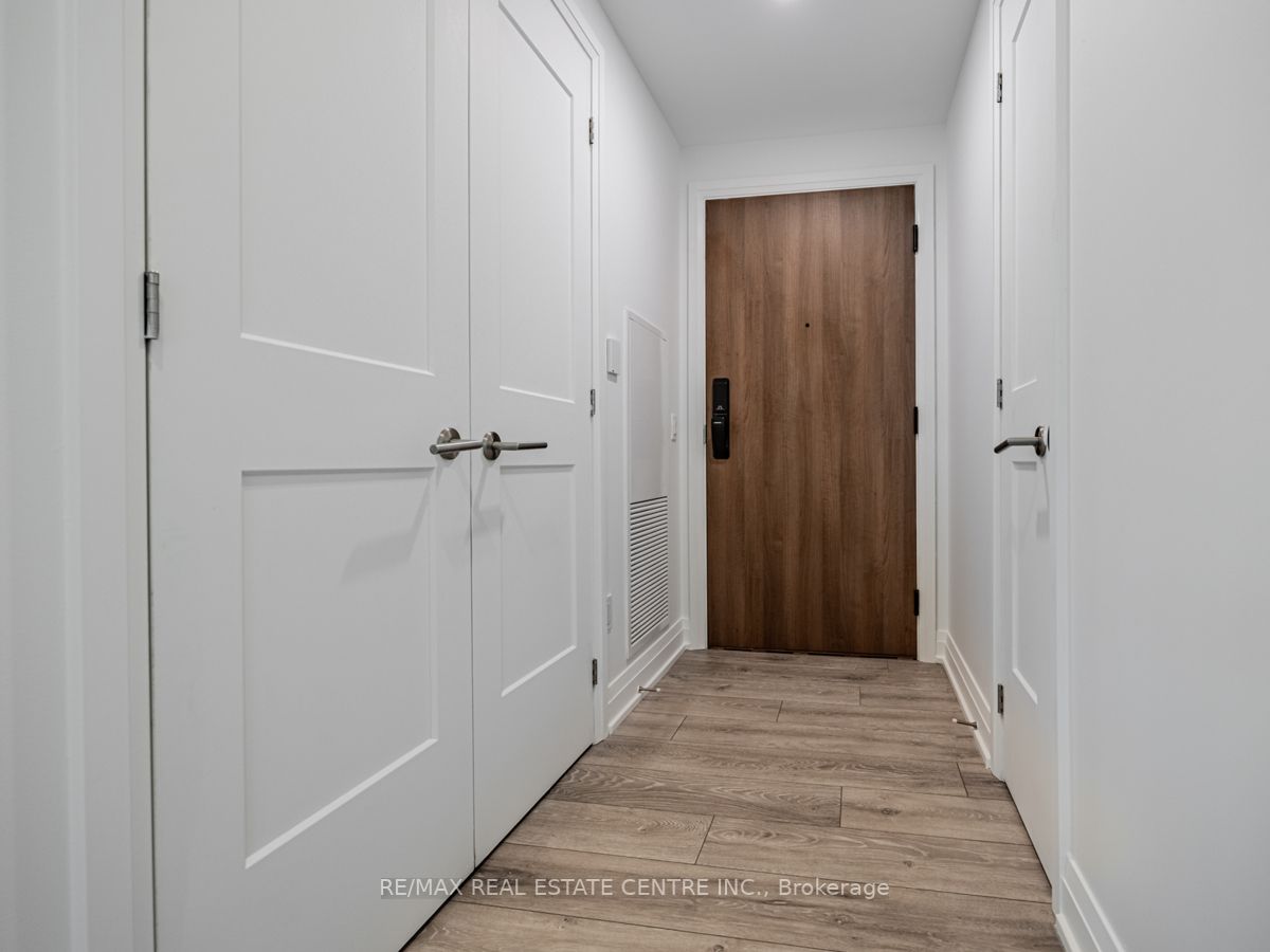 21 Park St E, #201