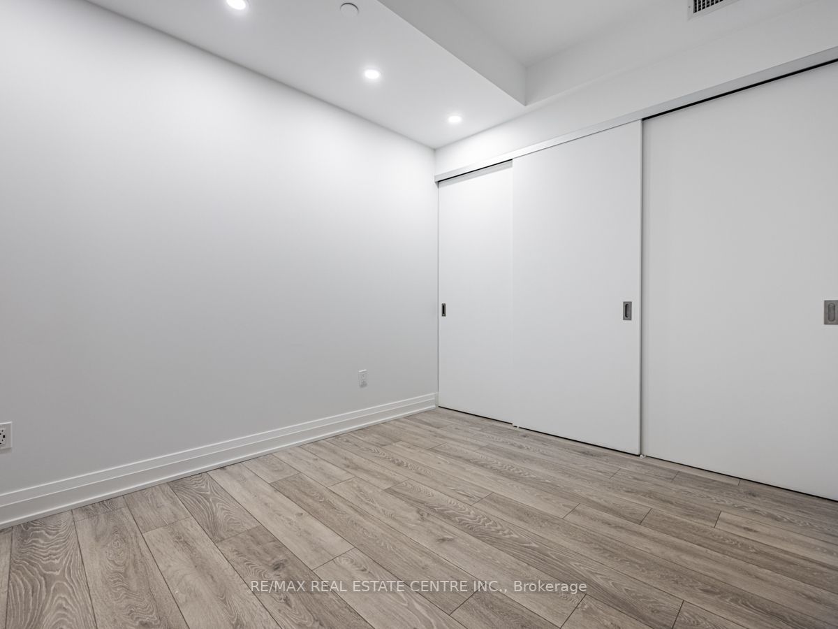 21 Park St E, #201