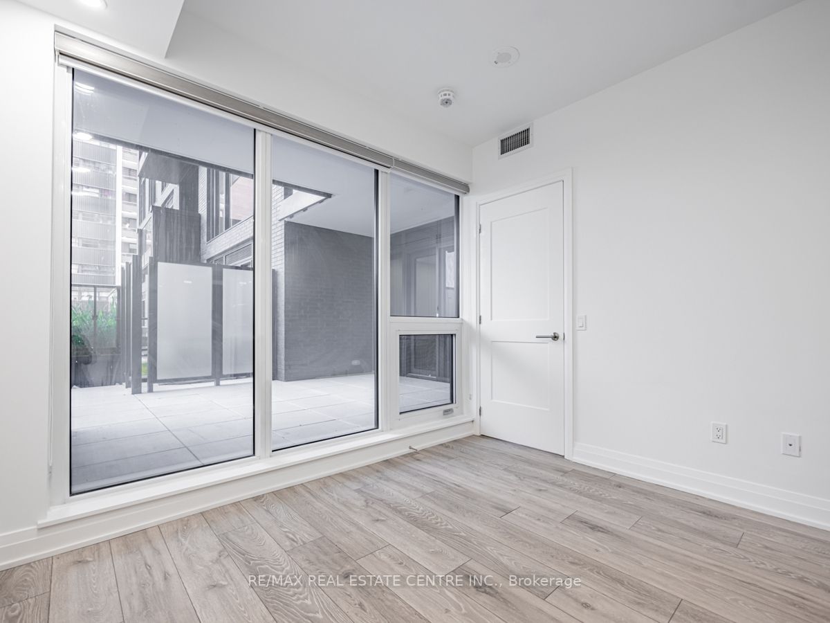 21 Park St E, #201