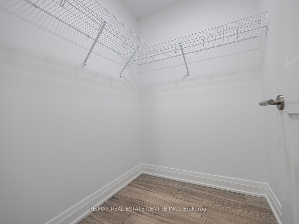 21 Park St E, #201