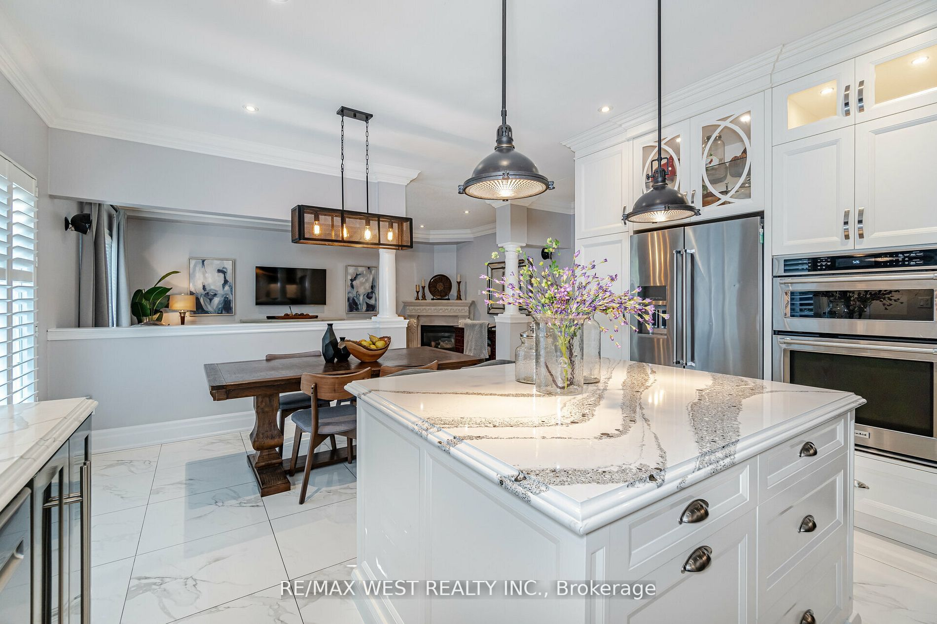 6 Meadow Brook Court