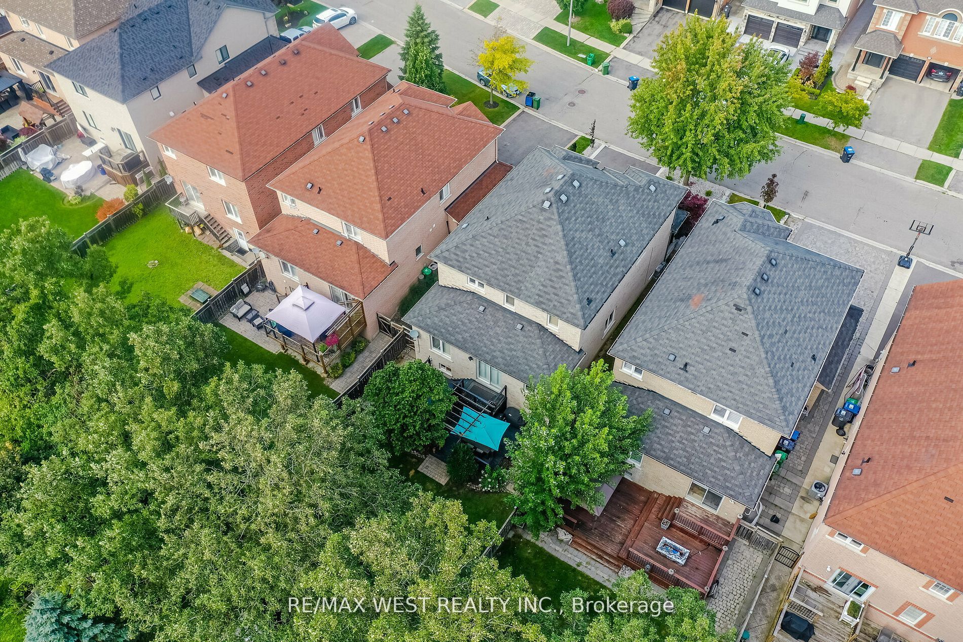 6 Meadow Brook Court