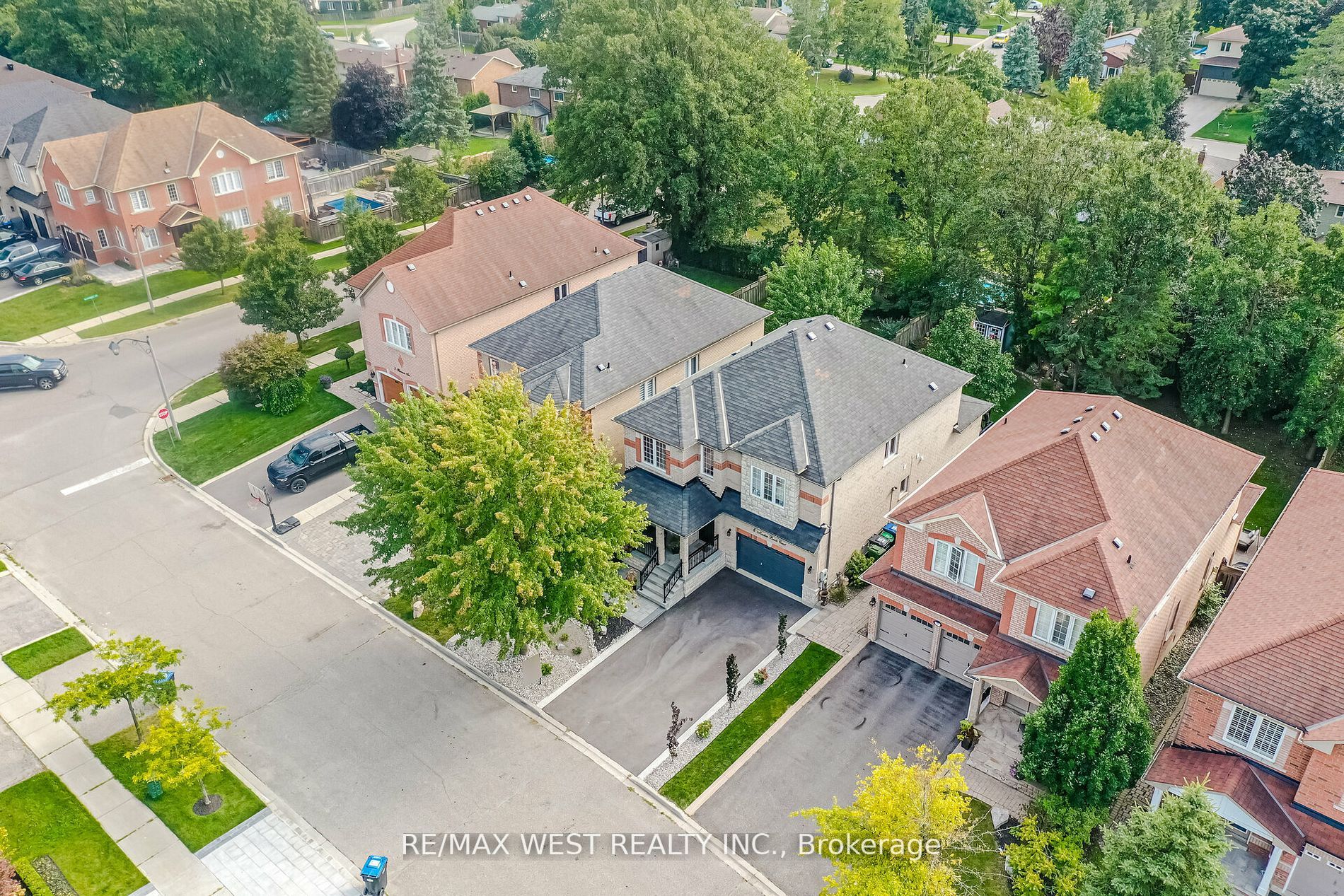 6 Meadow Brook Court