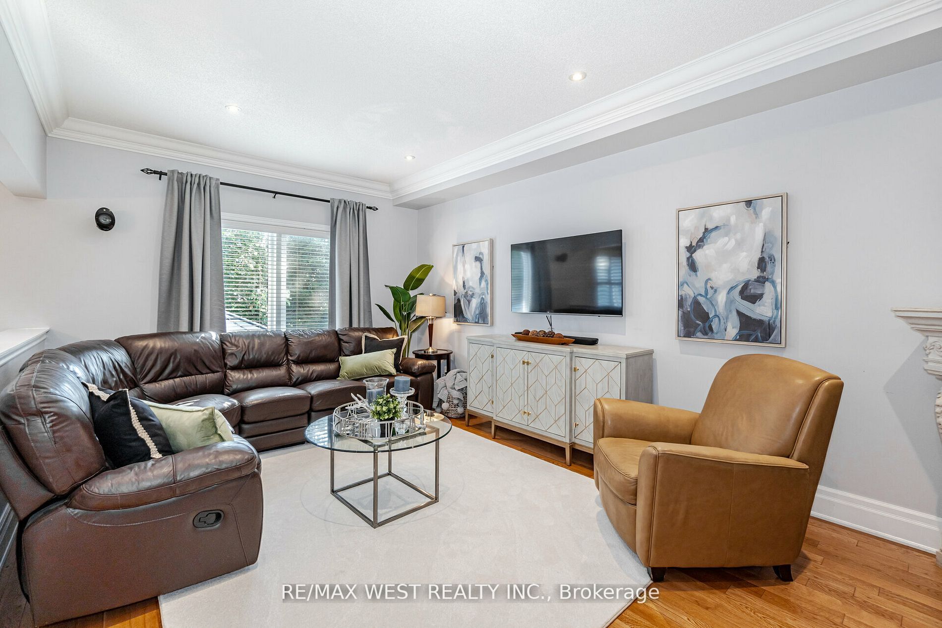 6 Meadow Brook Court