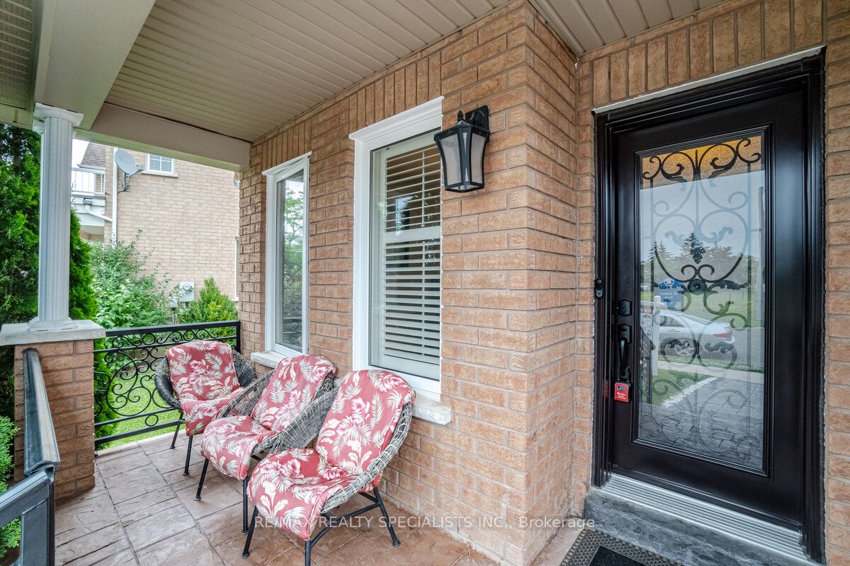 99 Pauline Cres