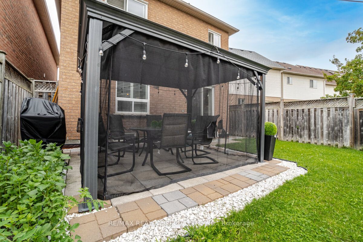 99 Pauline Cres