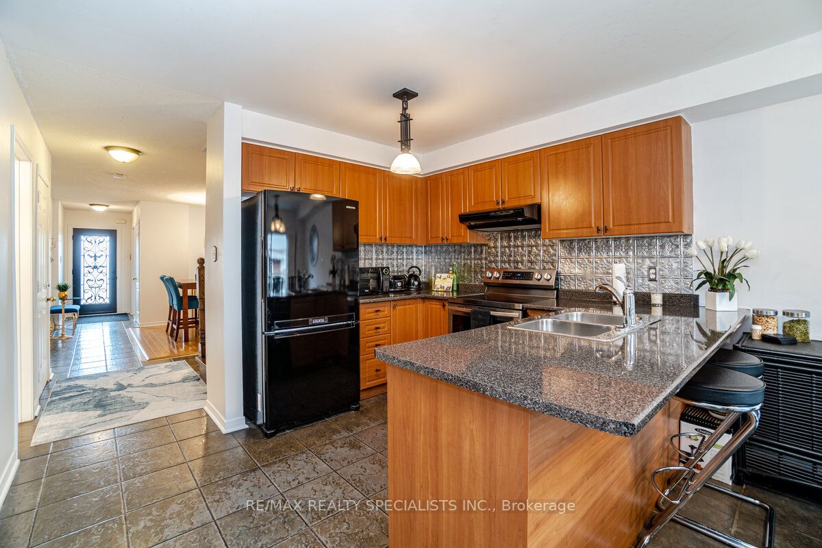 99 Pauline Cres