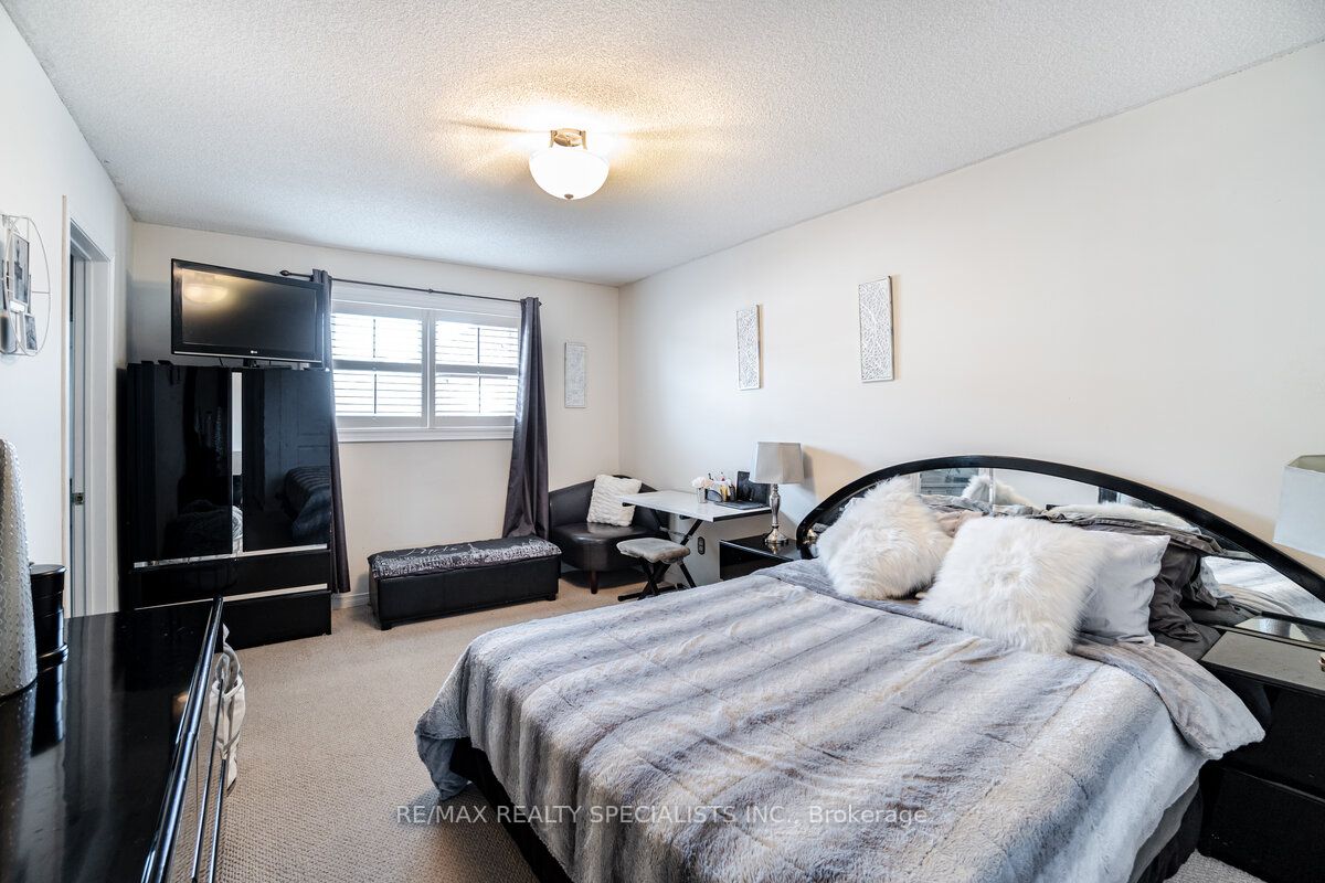 99 Pauline Cres