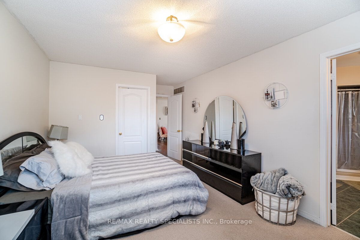 99 Pauline Cres