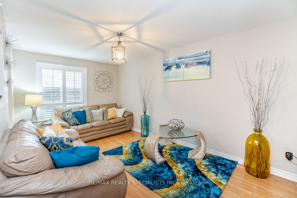 99 Pauline Cres
