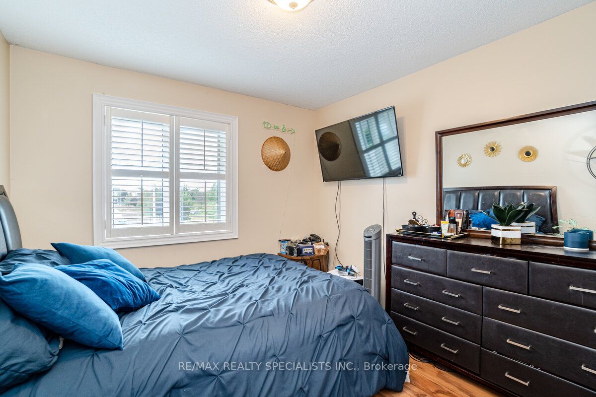 99 Pauline Cres