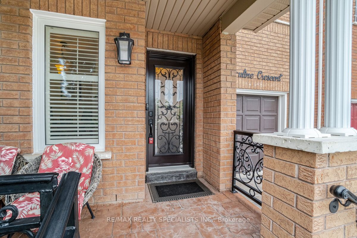 99 Pauline Cres