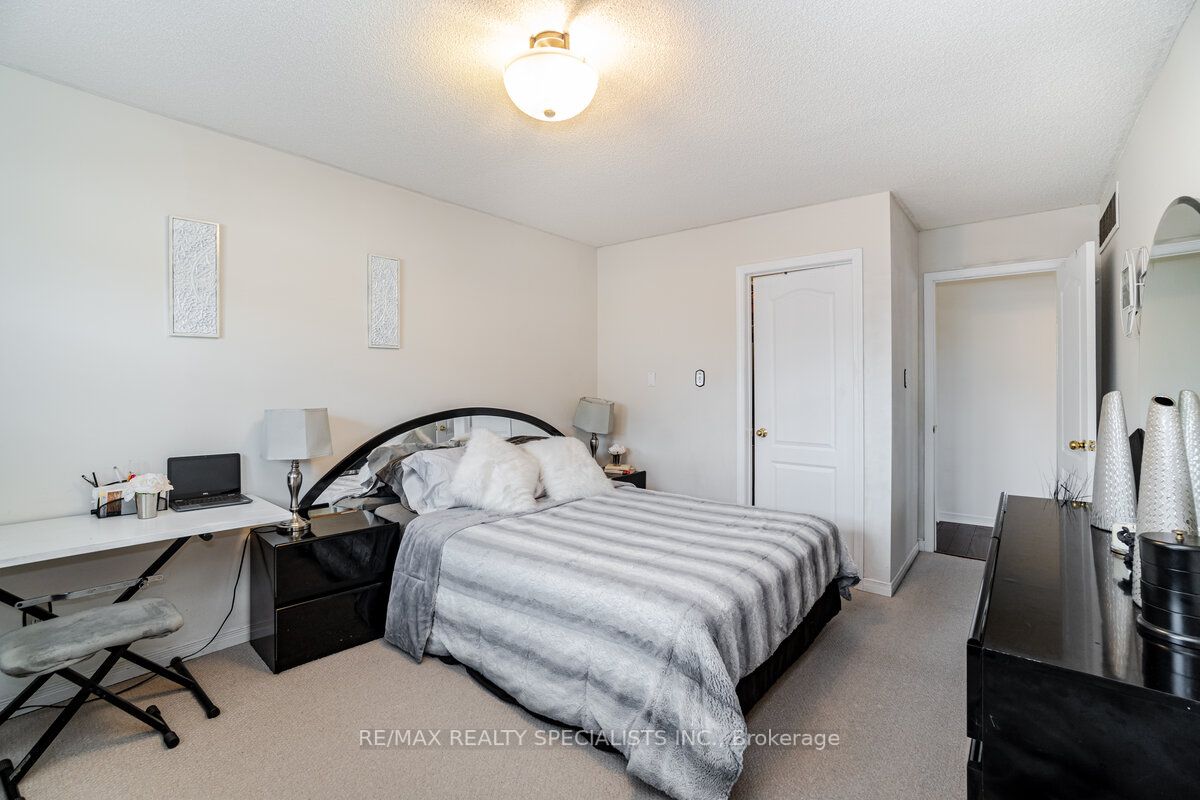 99 Pauline Cres