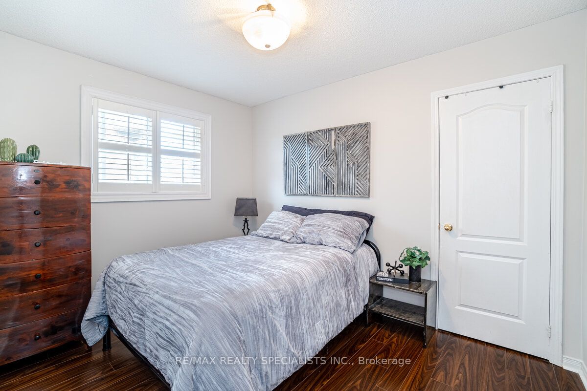 99 Pauline Cres