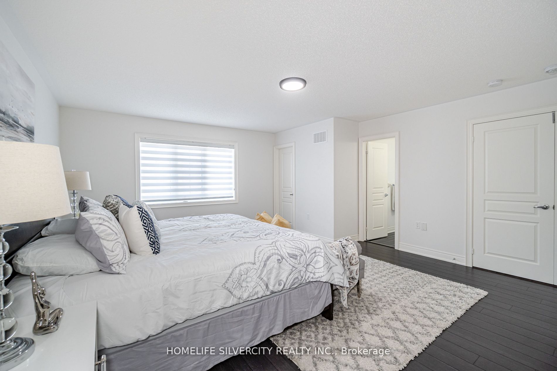 2 Maple Trail Rd W