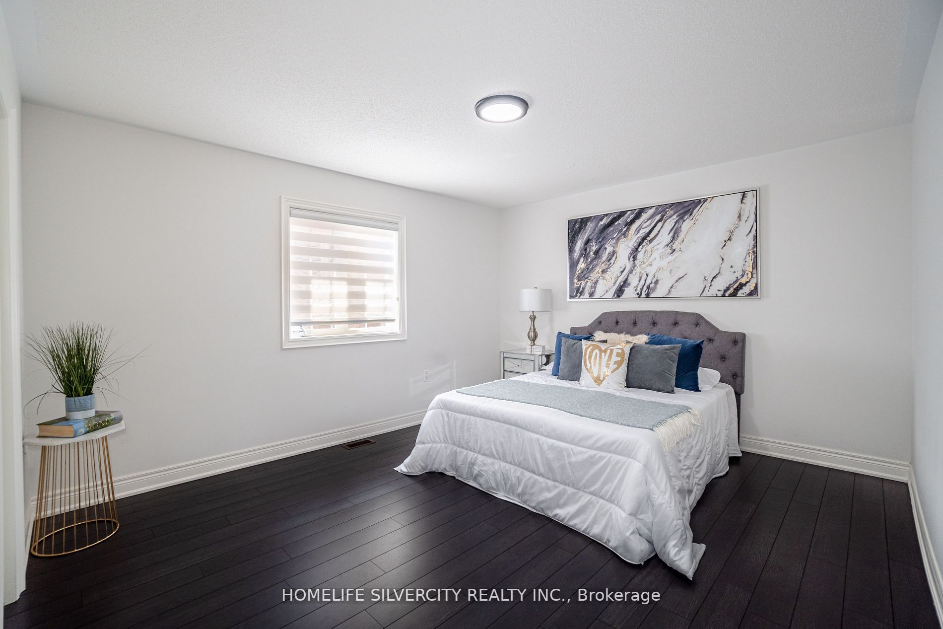 2 Maple Trail Rd W