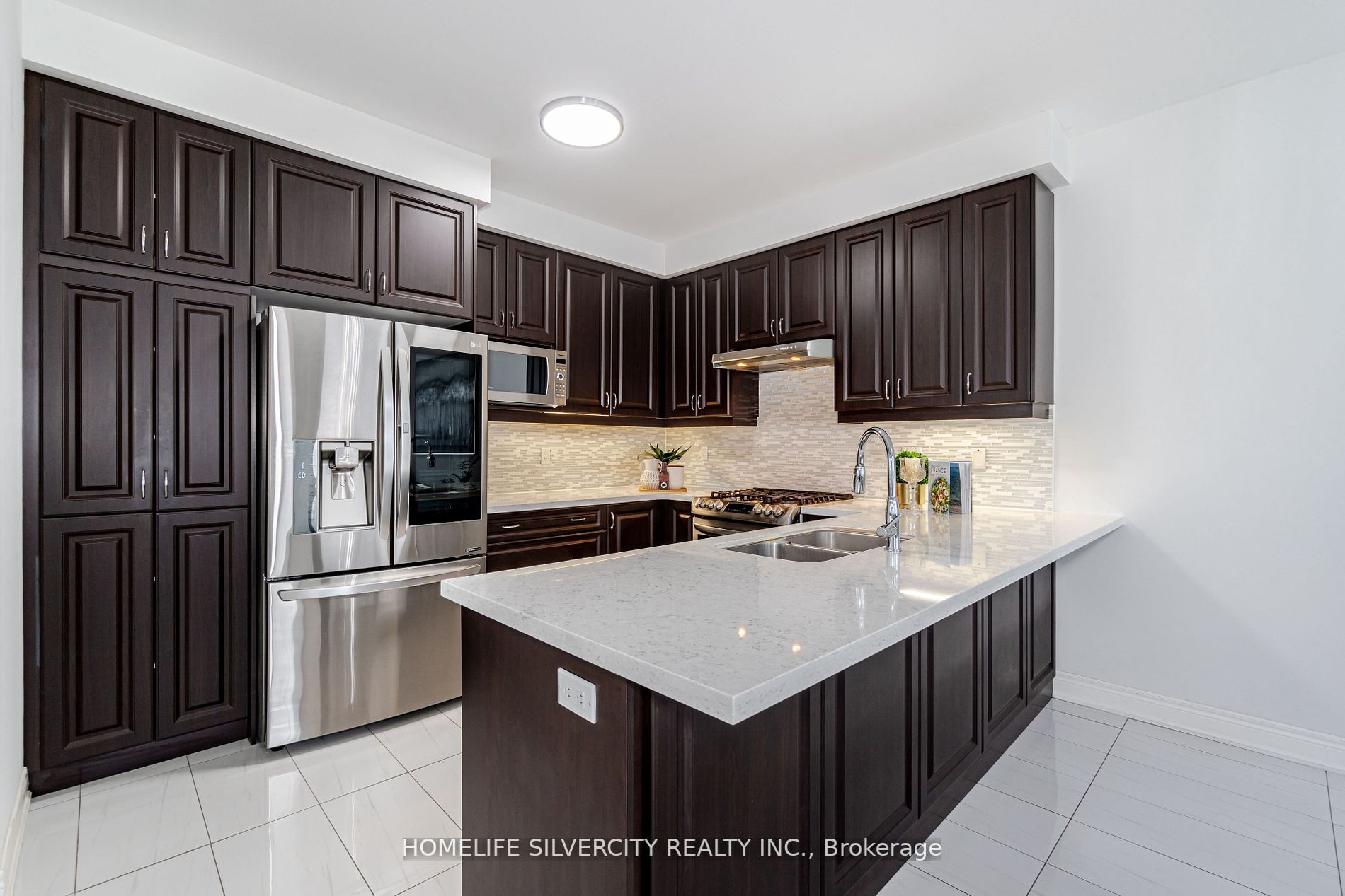 2 Maple Trail Rd W