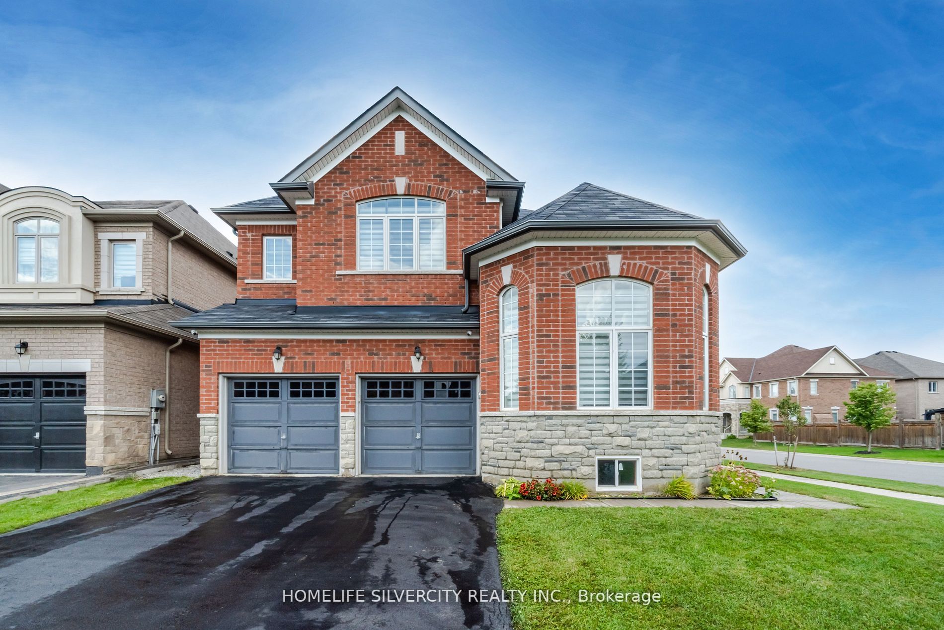 2 Maple Trail Rd W