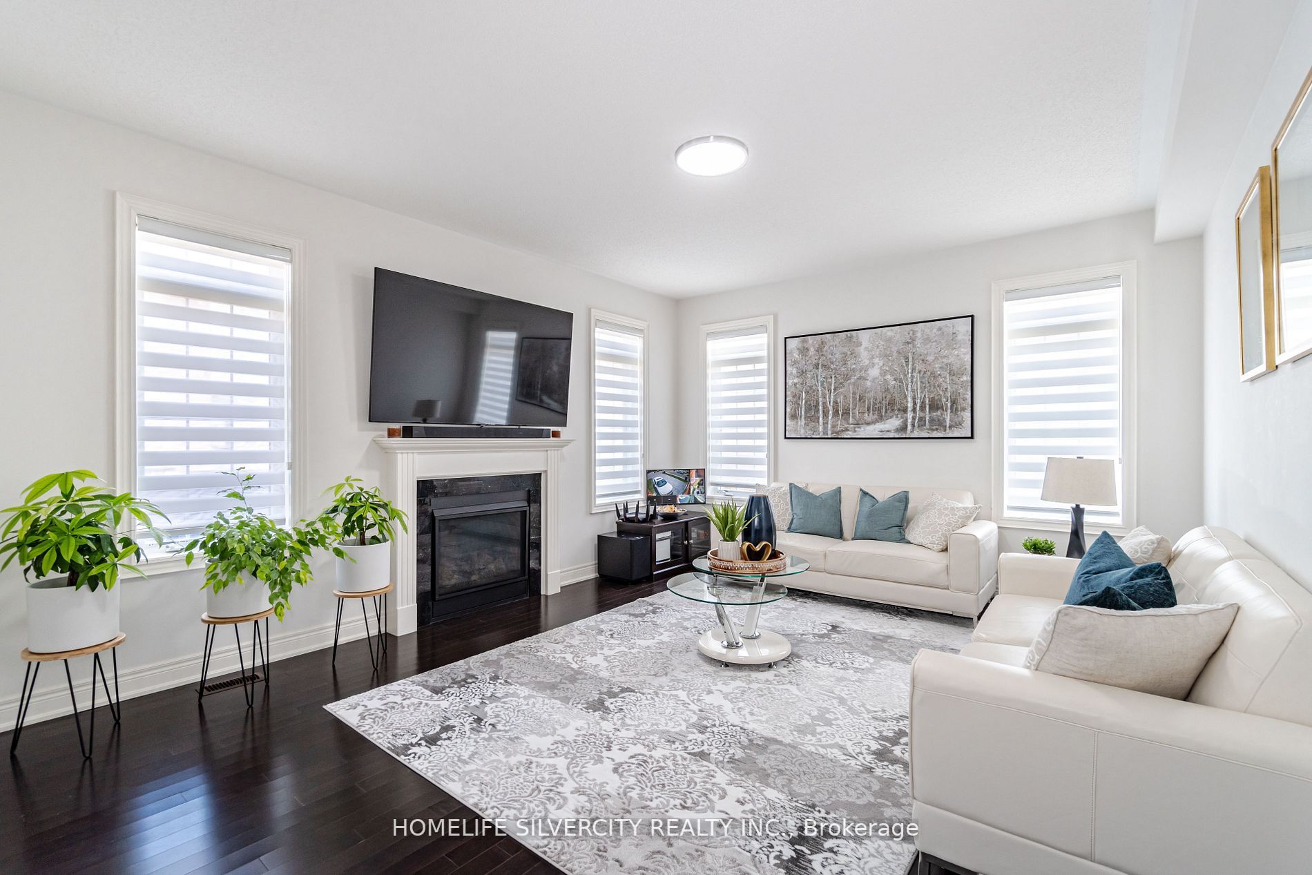 2 Maple Trail Rd W