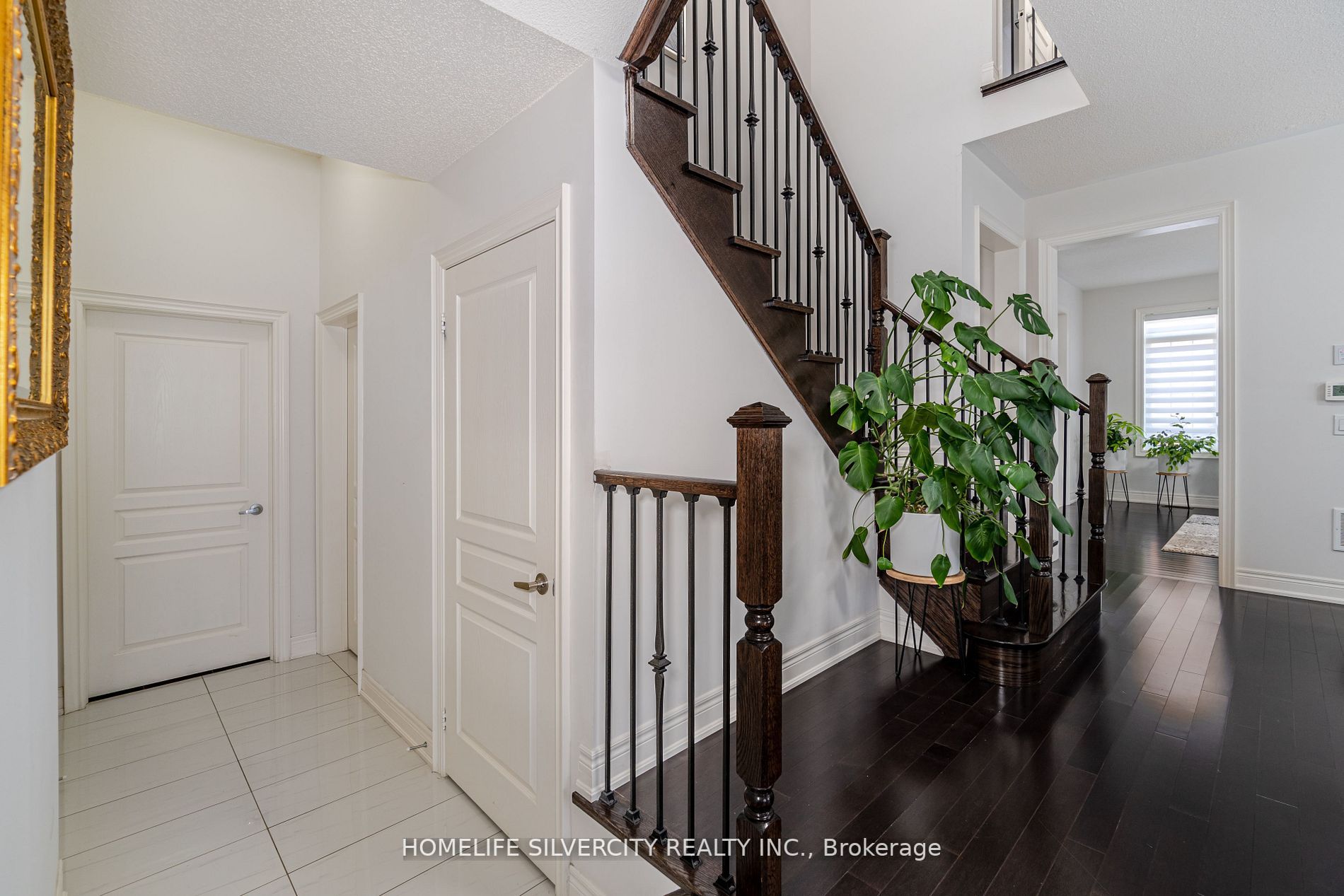 2 Maple Trail Rd W
