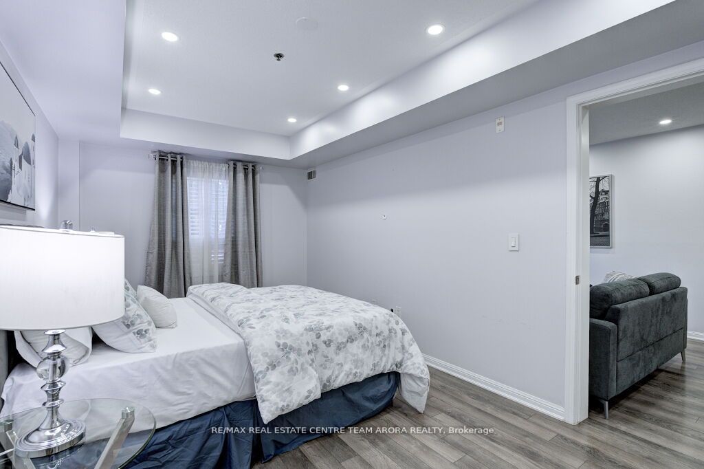 70 Baycliffe Cres, #106