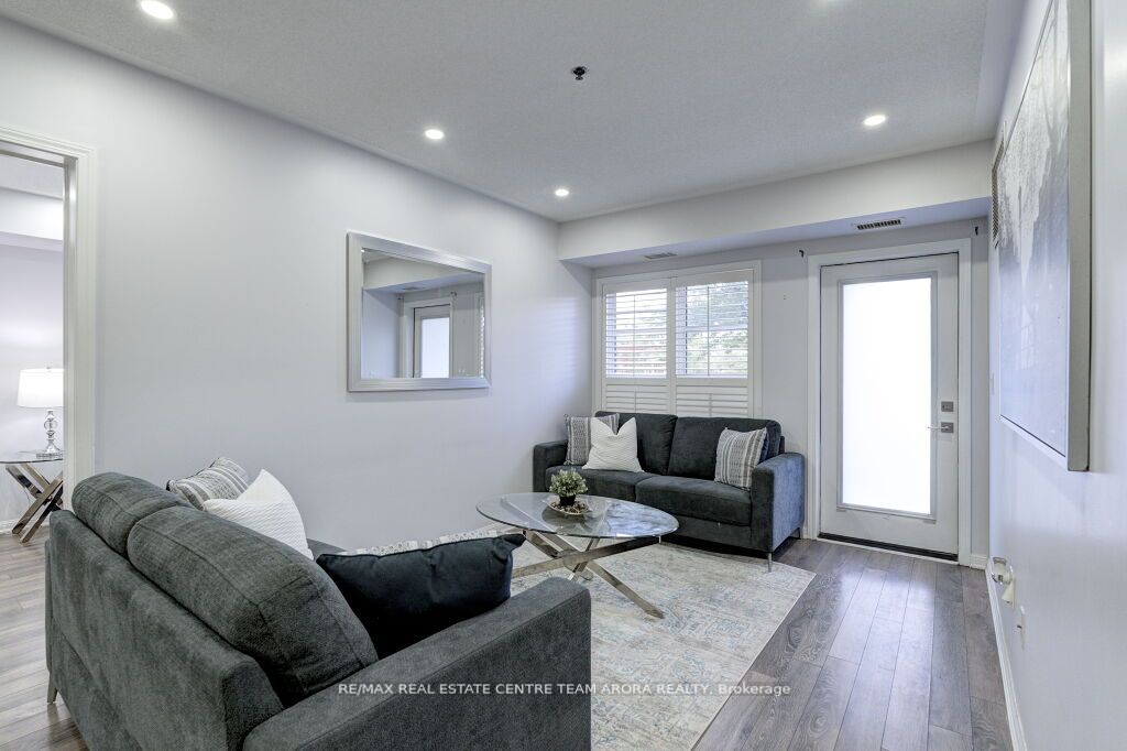 70 Baycliffe Cres, #106
