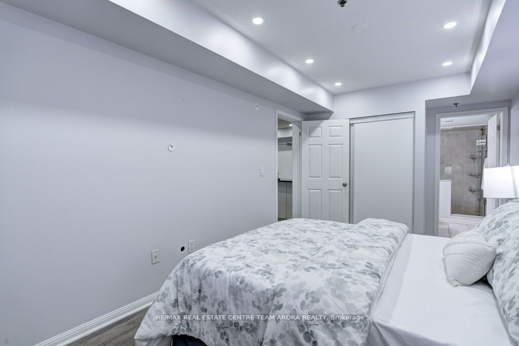 70 Baycliffe Cres, #106