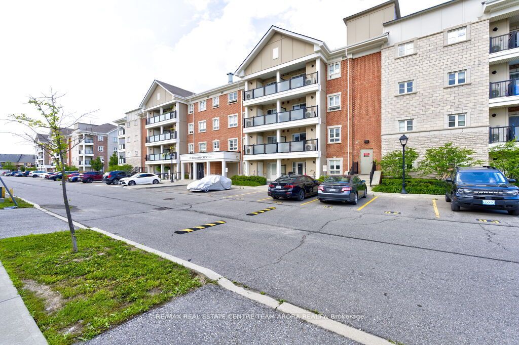 70 Baycliffe Cres, #106