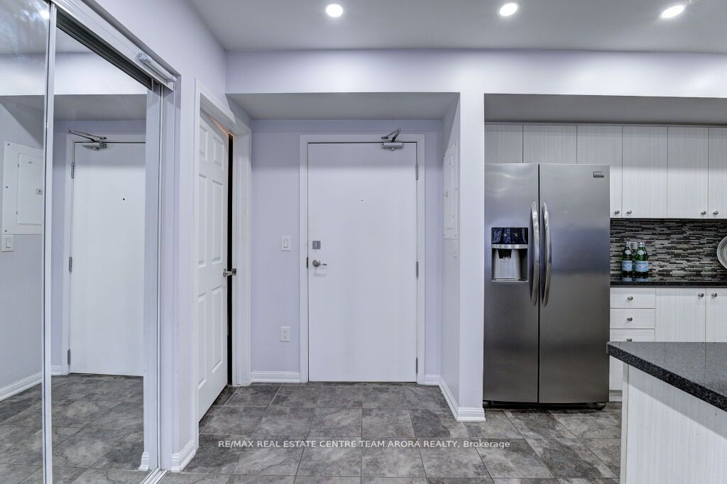 70 Baycliffe Cres, #106