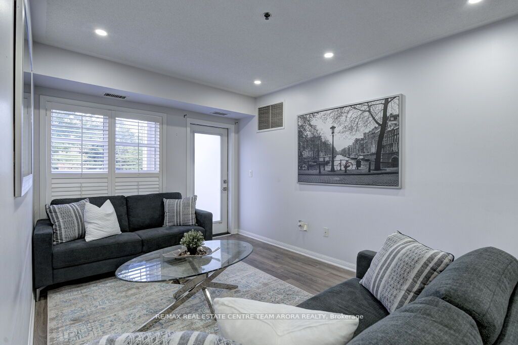 70 Baycliffe Cres, #106