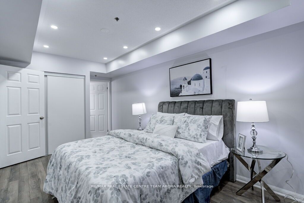 70 Baycliffe Cres, #106