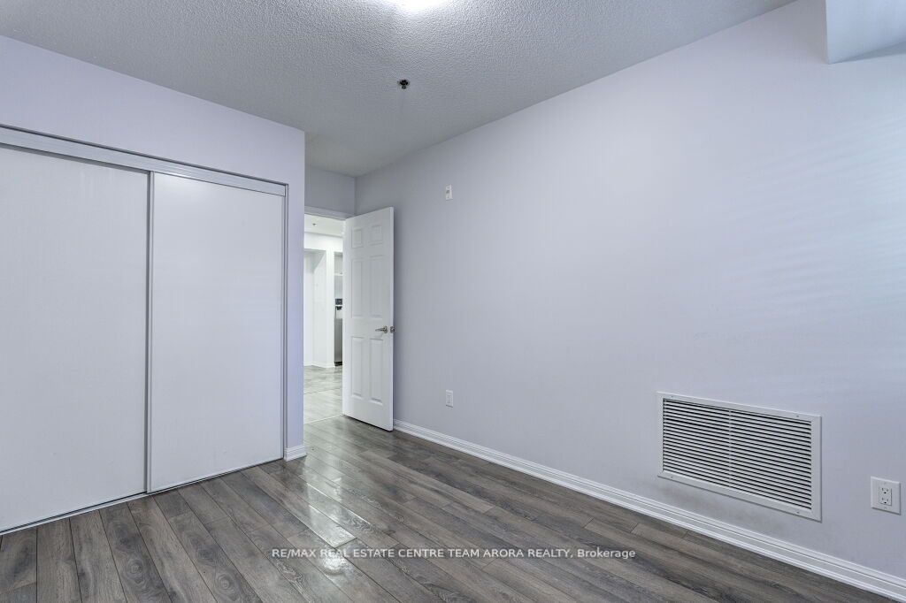 70 Baycliffe Cres, #106