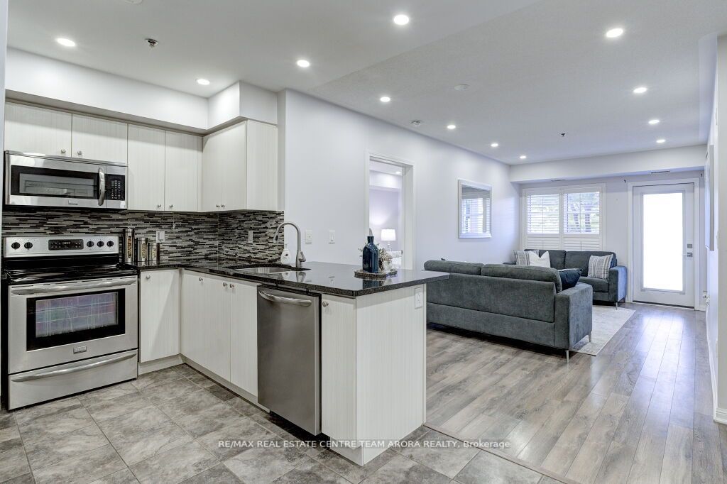 70 Baycliffe Cres, #106