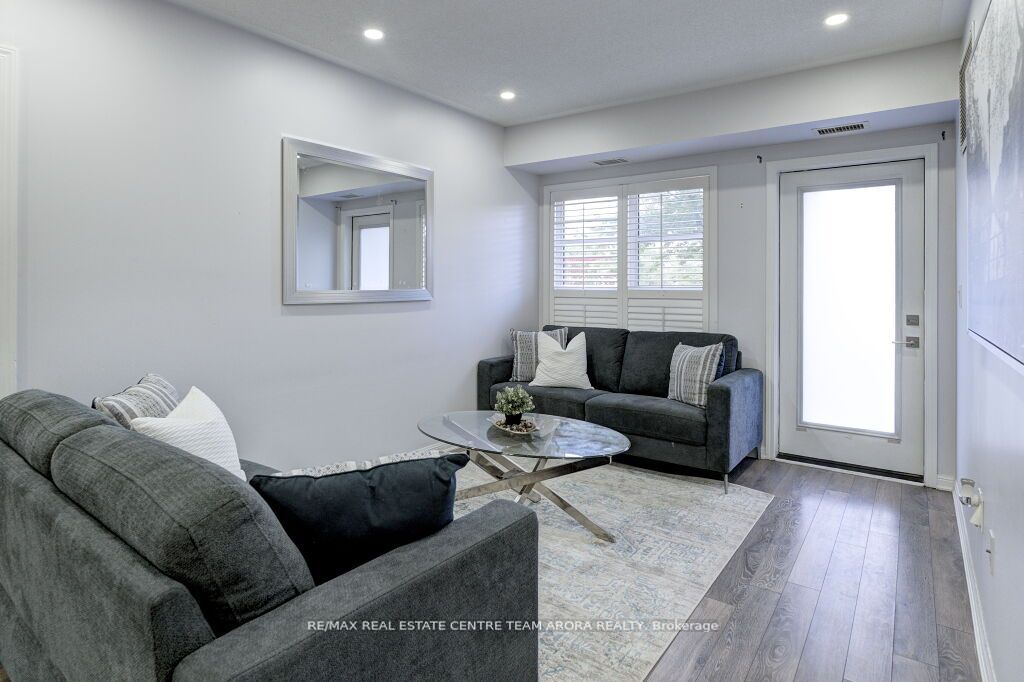 70 Baycliffe Cres, #106