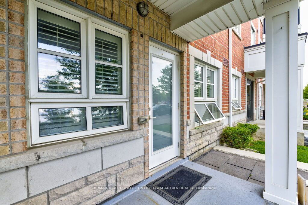 70 Baycliffe Cres, #106
