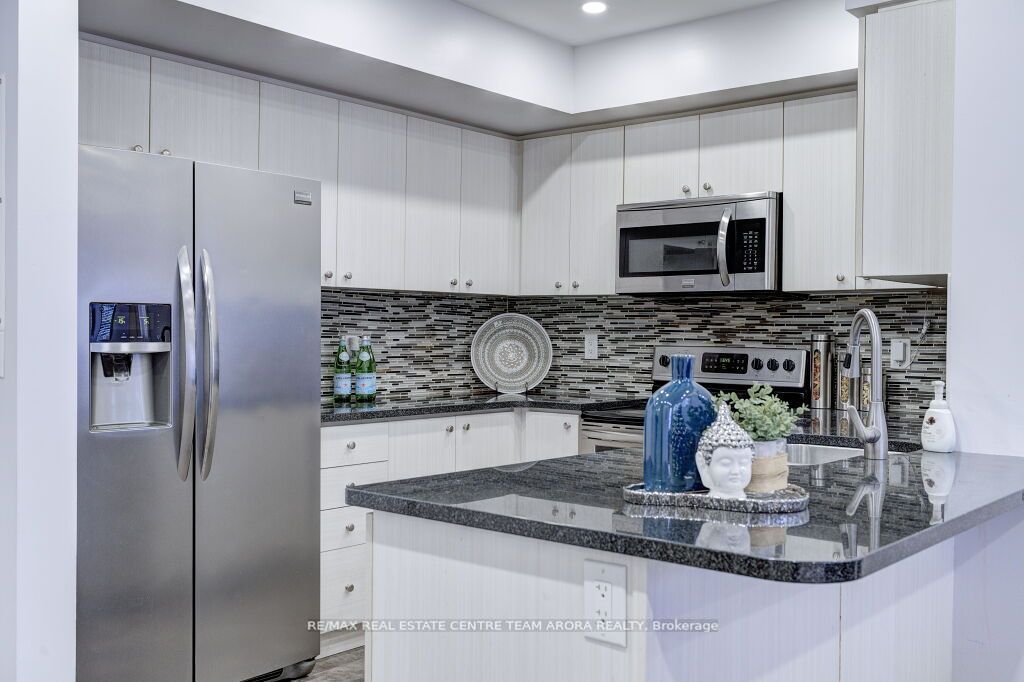 70 Baycliffe Cres, #106
