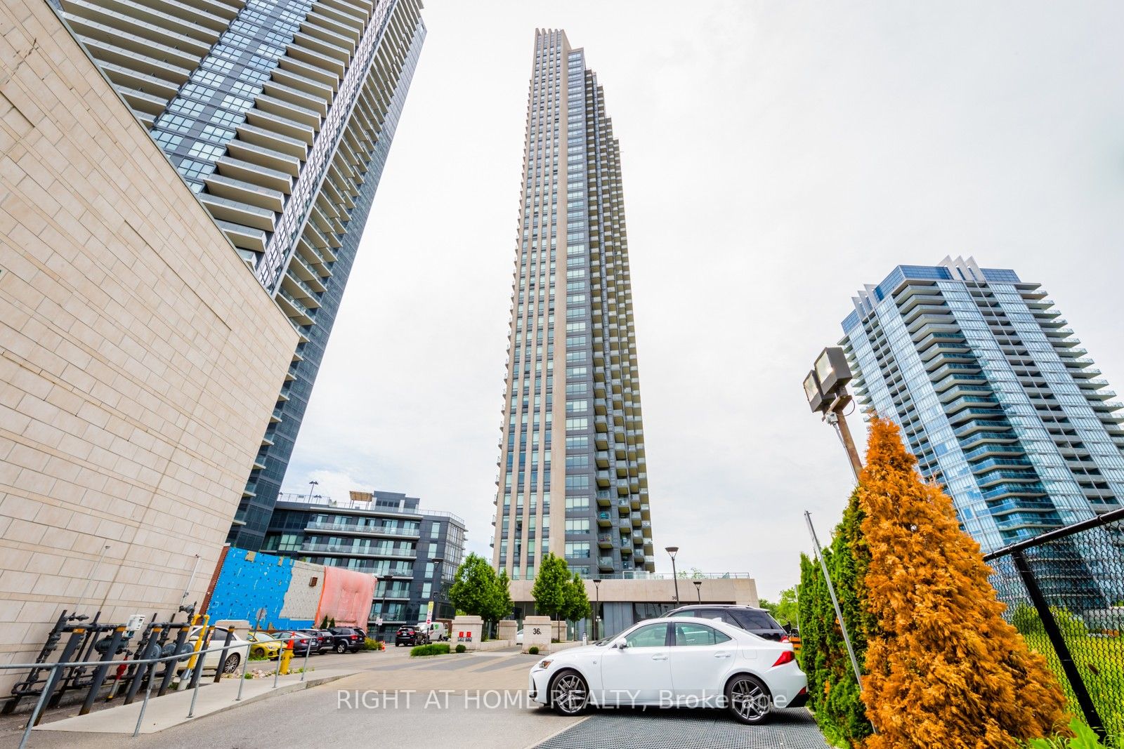 36 PARK LAWN Road, #1907