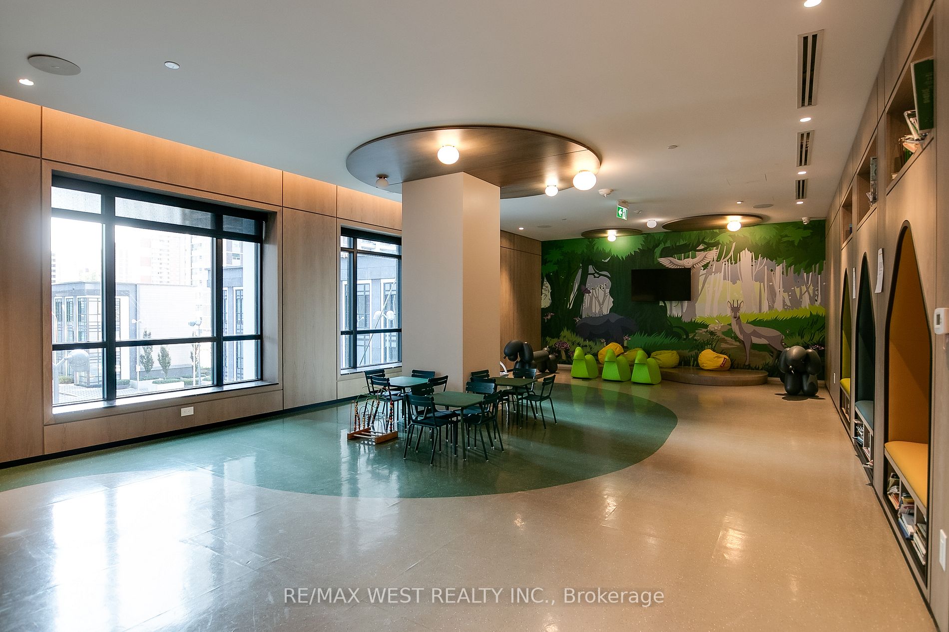 9 Mabelle Ave, #2717