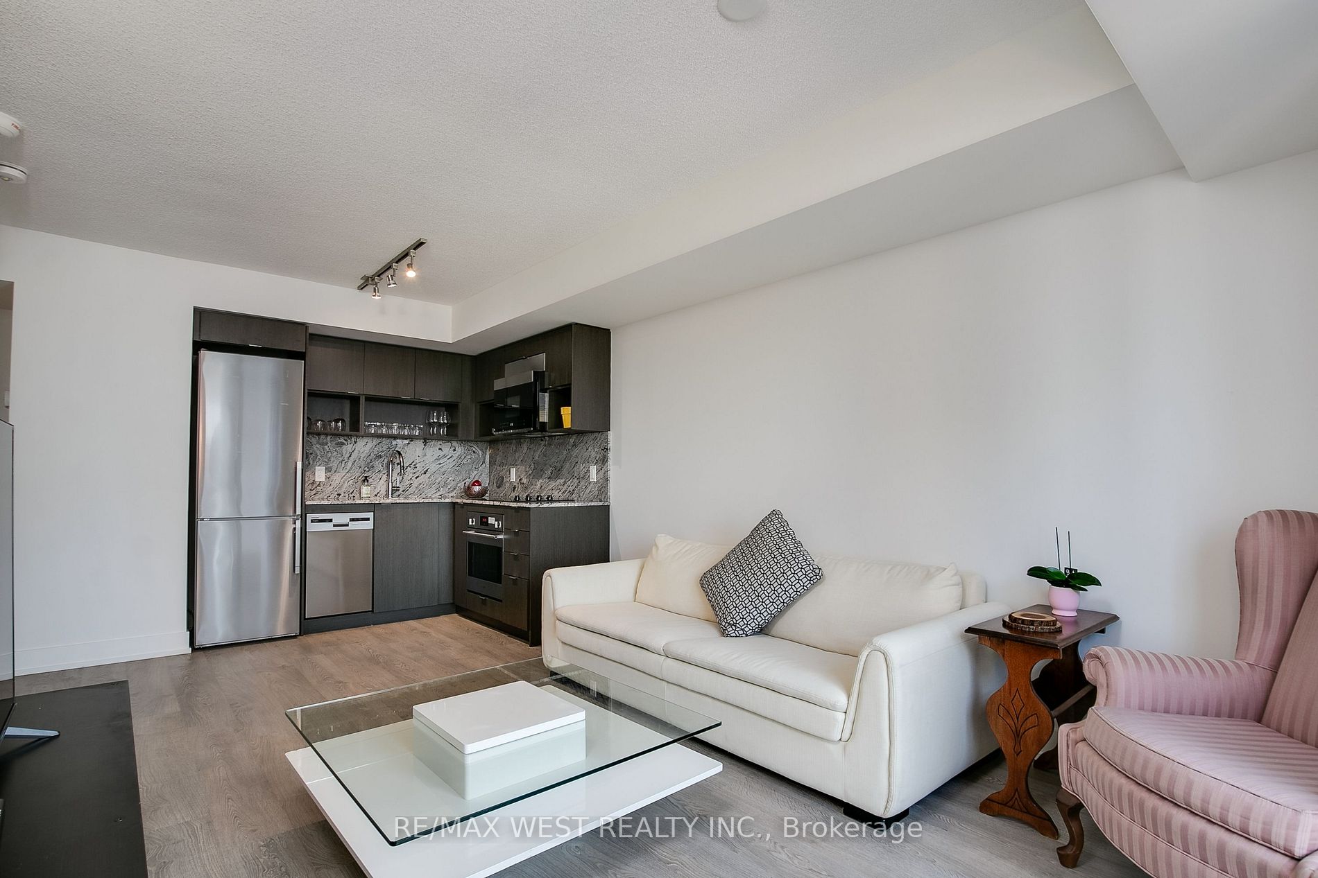 9 Mabelle Ave, #2717