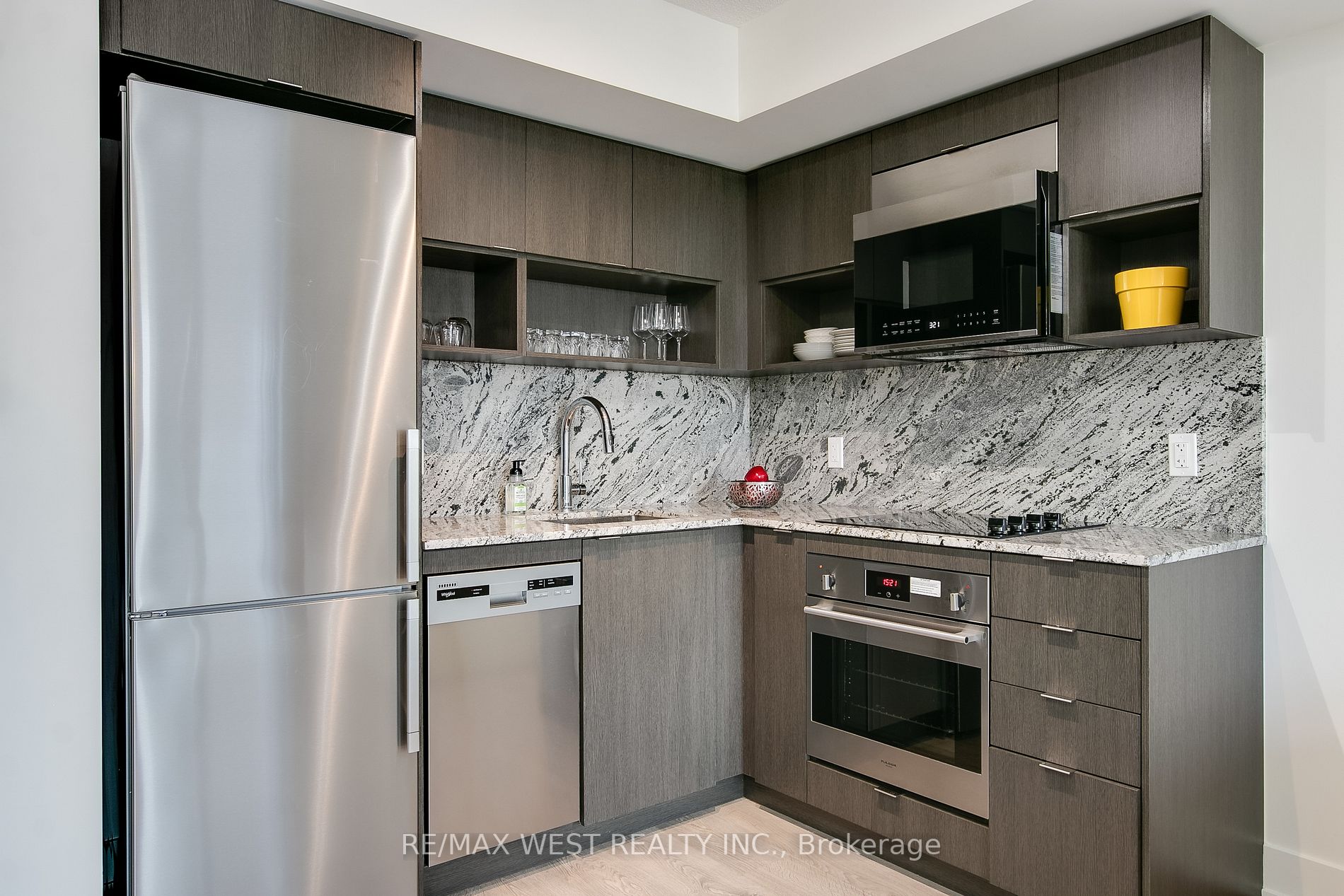 9 Mabelle Ave, #2717